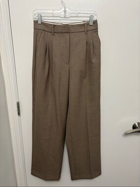 Aritzia effortless pant short size 4